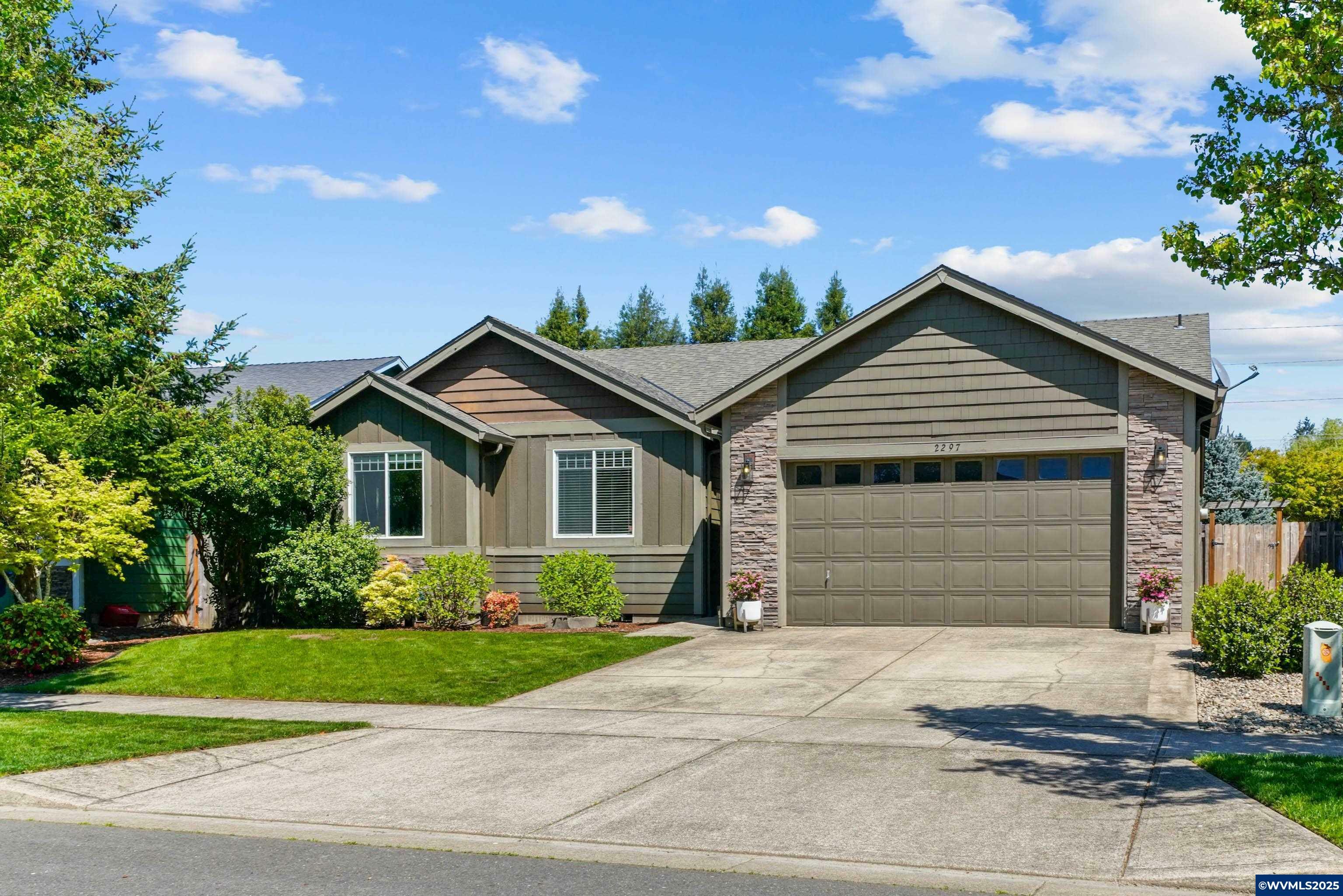 Property Photo: 2297 Equestrian Lp S OR 97302