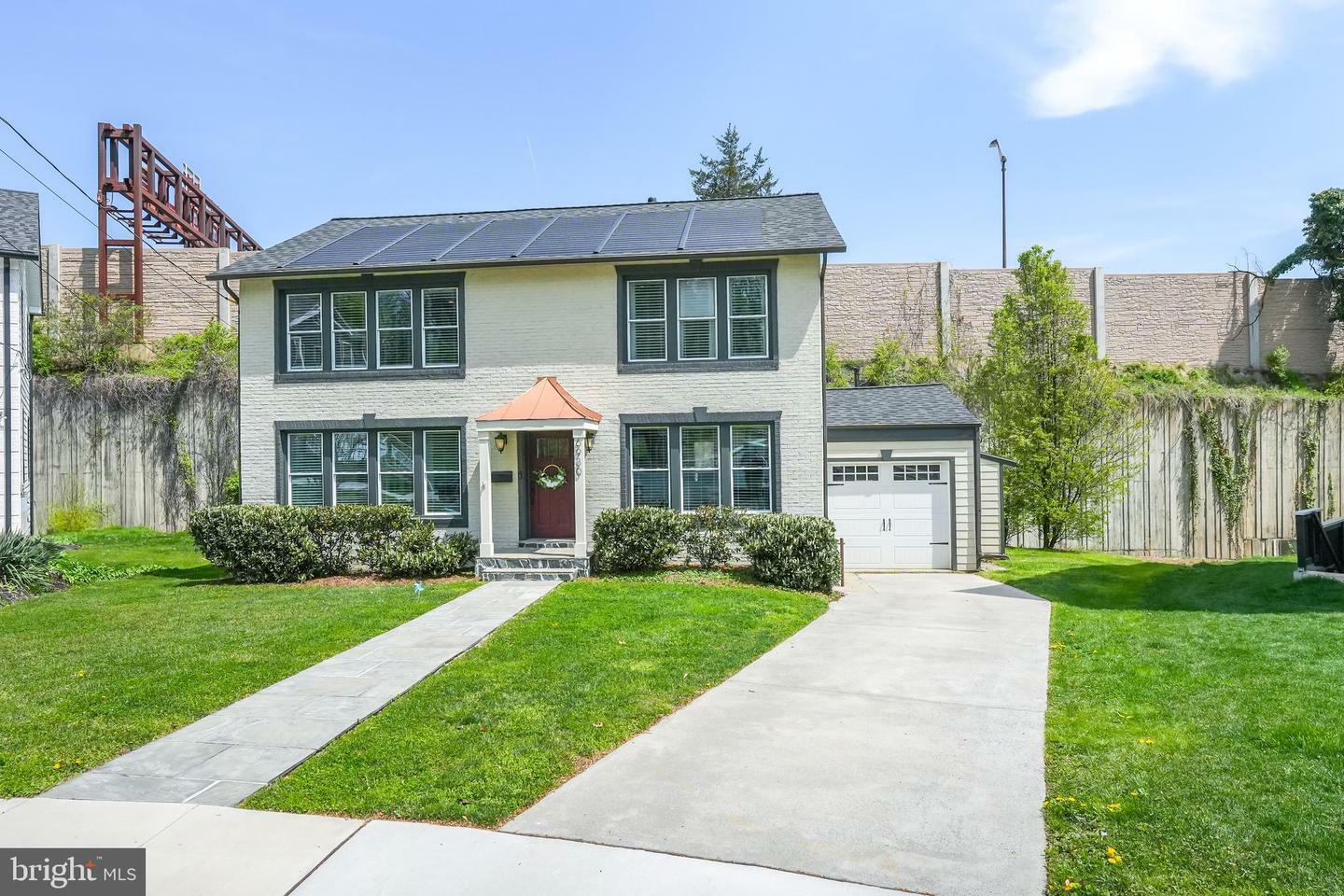 Property Photo: 6930 27th Road N VA 22213
