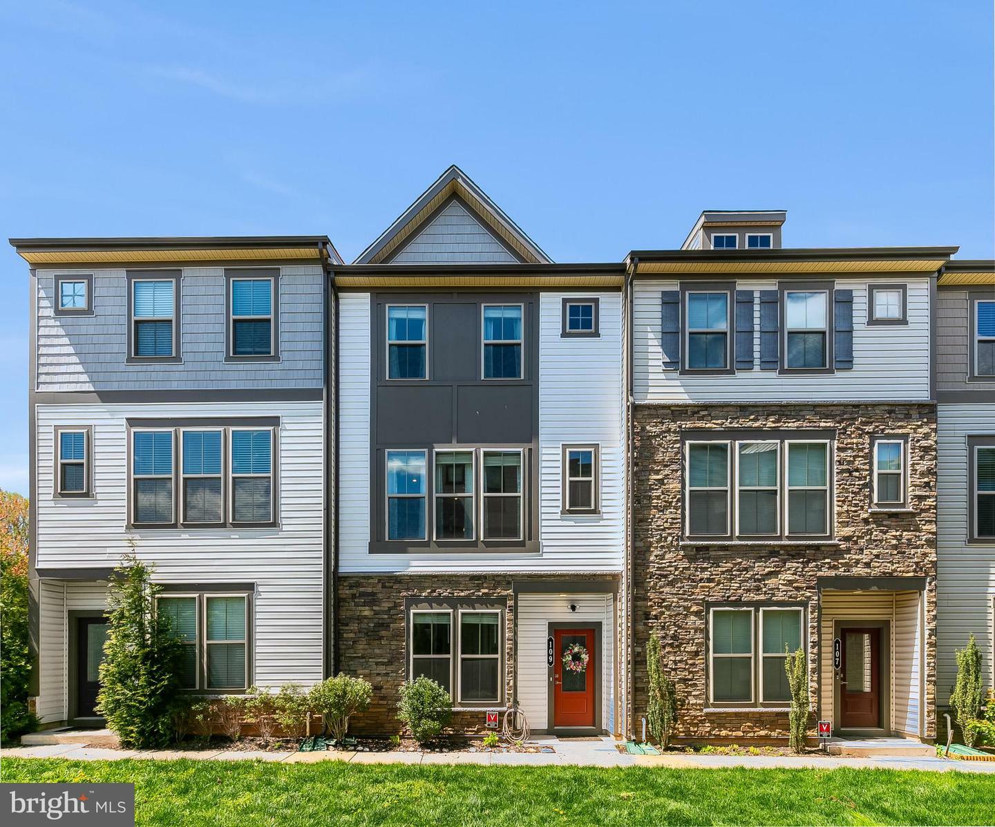 Property Photo: 109 Tolocka Terrace NE VA 20176