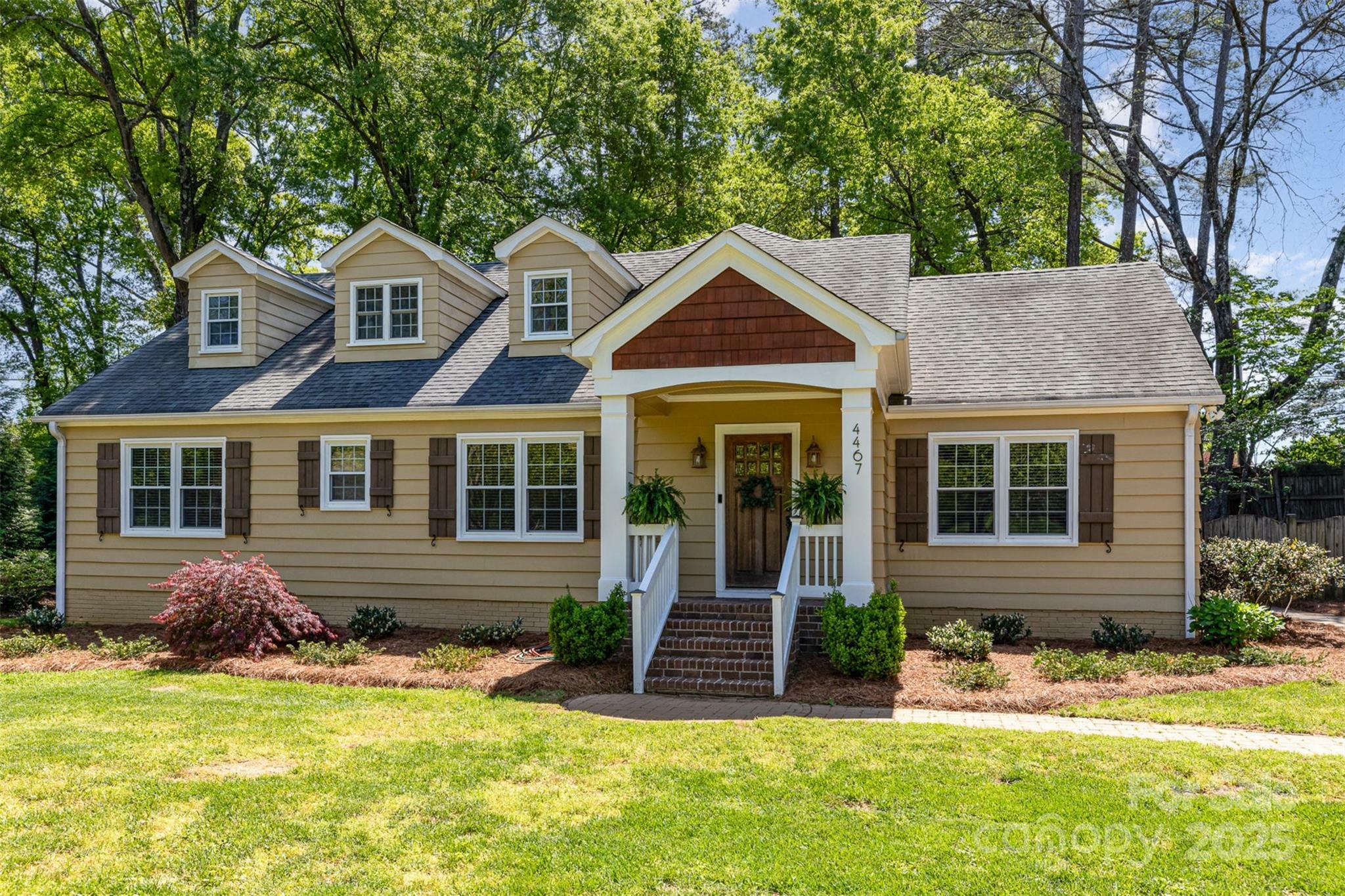 Property Photo: 4467 Woodlark Lane NC 28211