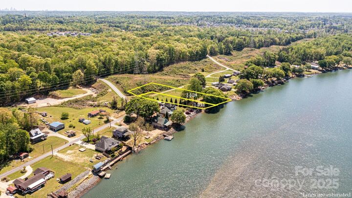 Property Photo:  1404 Hart Road  NC 28214
