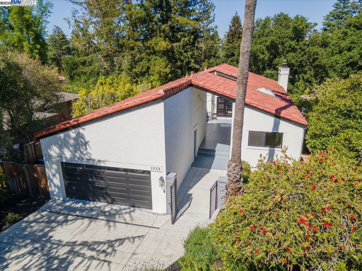 Property Photo: 1533 Topar Ave CA 94024