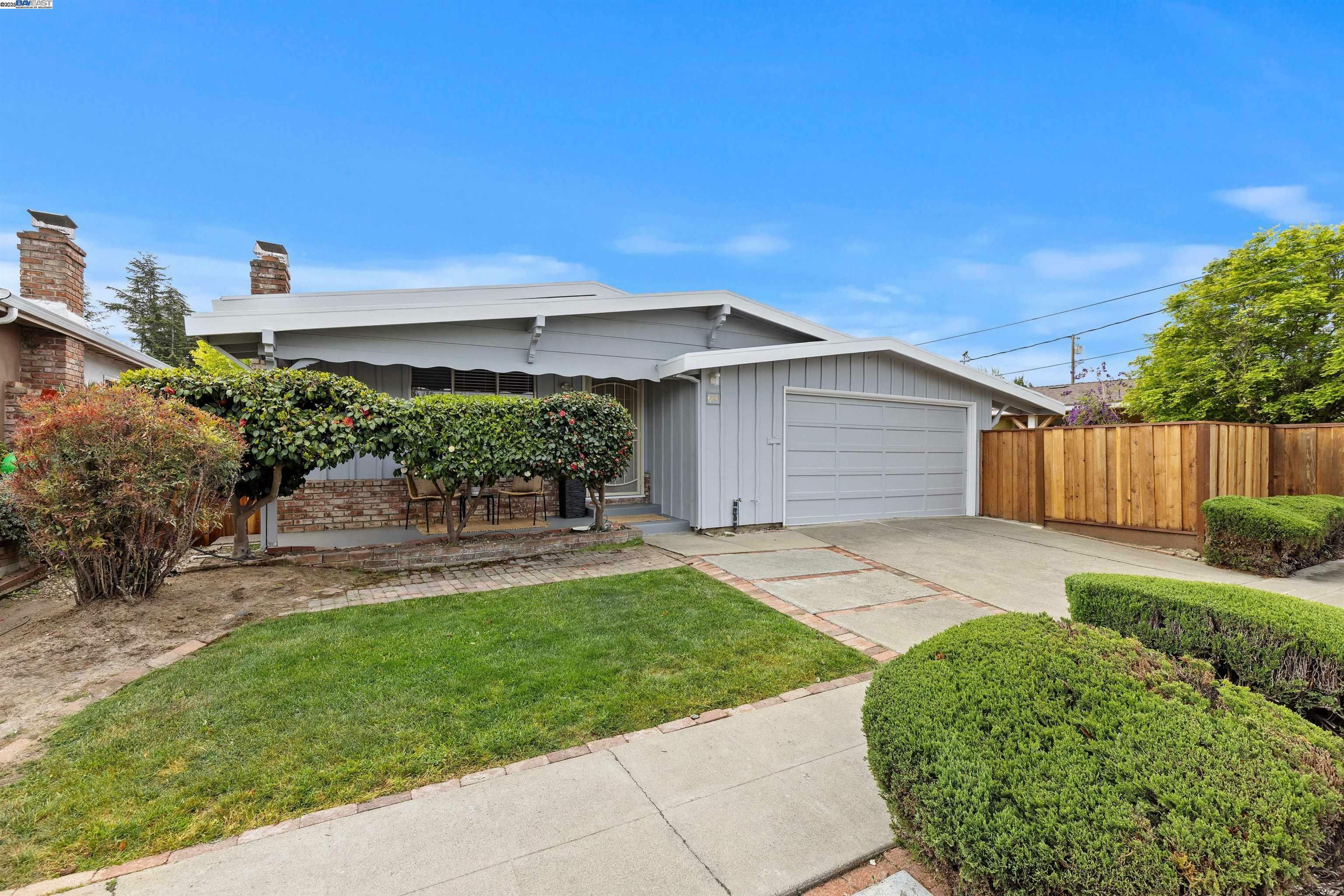 Property Photo: 684 Carmar St CA 94544