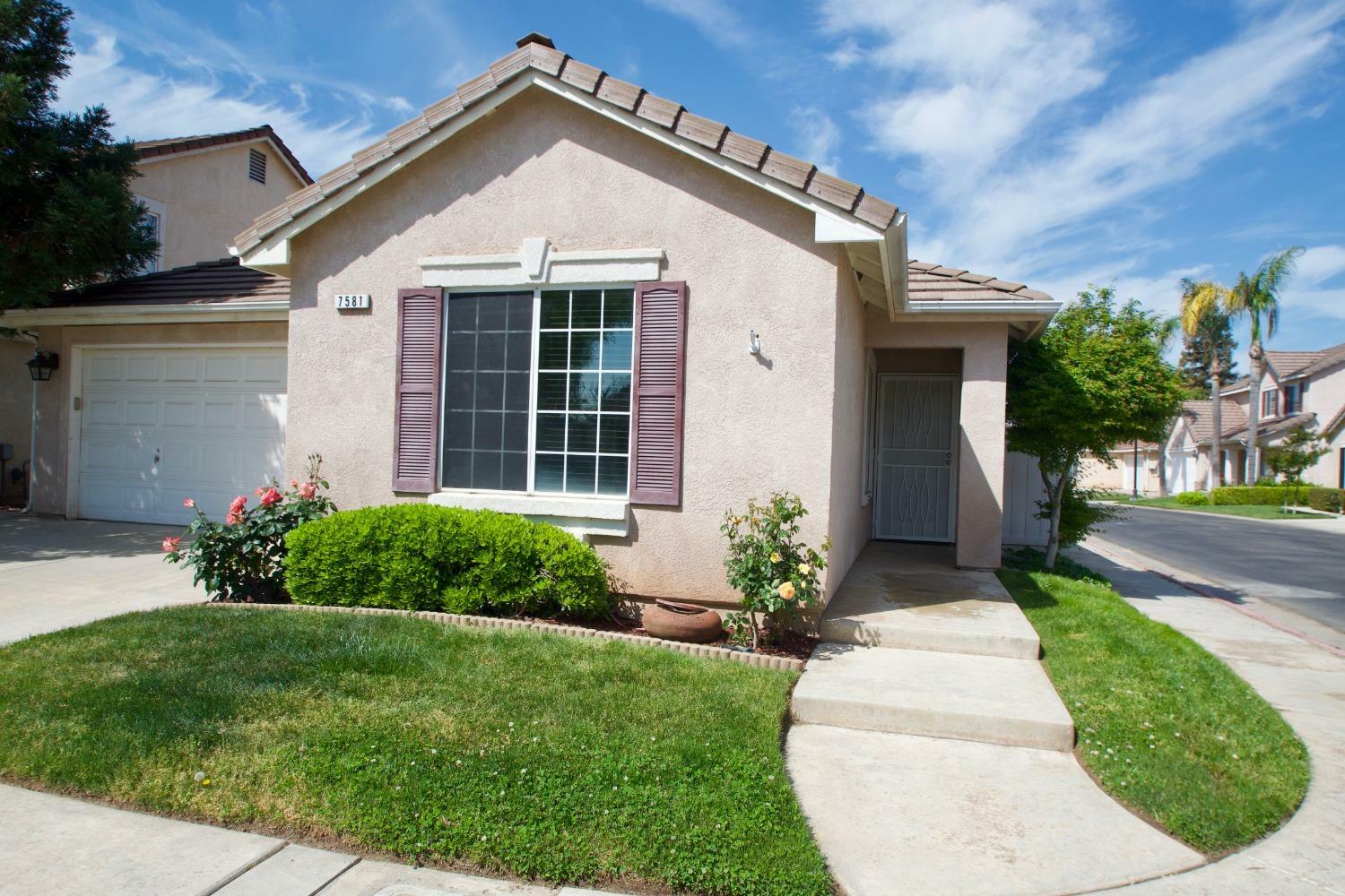 Property Photo: 7581 N Trellis Circle CA 93720