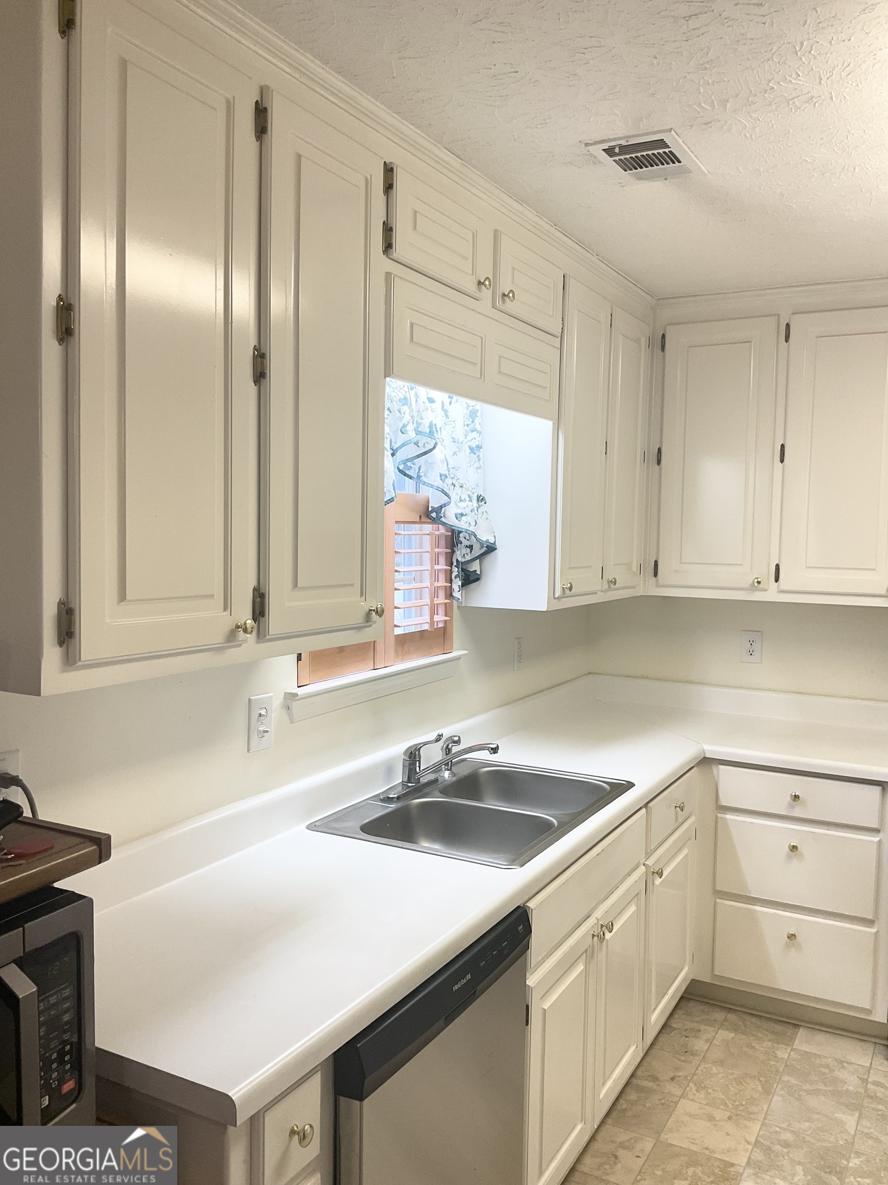 Property Photo: 3041 Regal Drive GA 30253