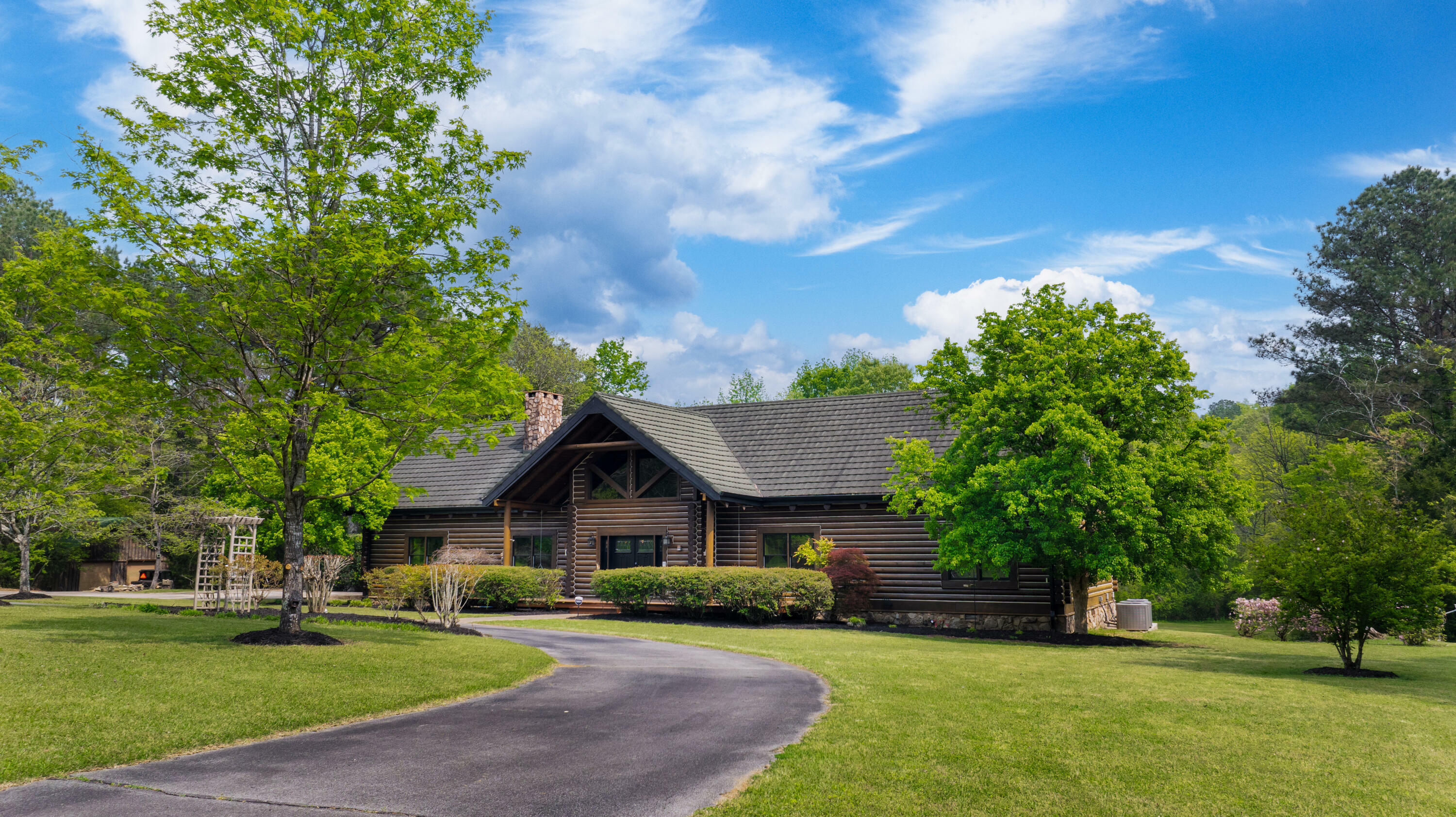 Property Photo: 1007 County Road AL 35752