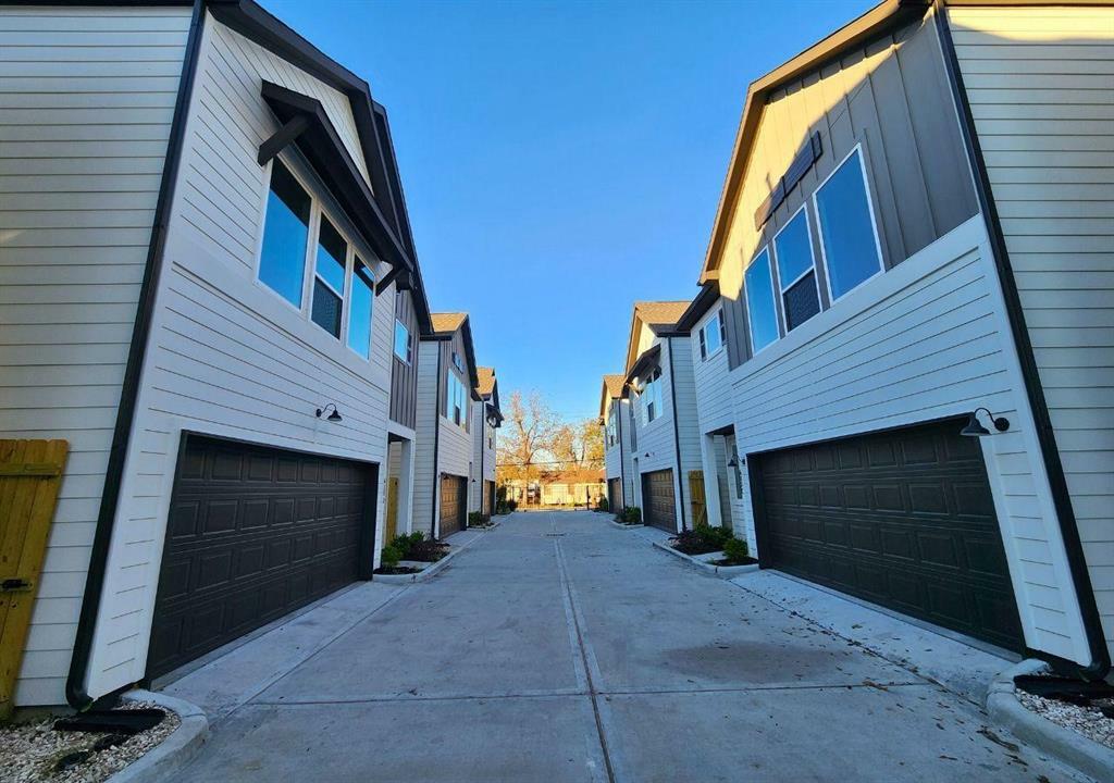 Property Photo: 615 Northew Street K TX 77091