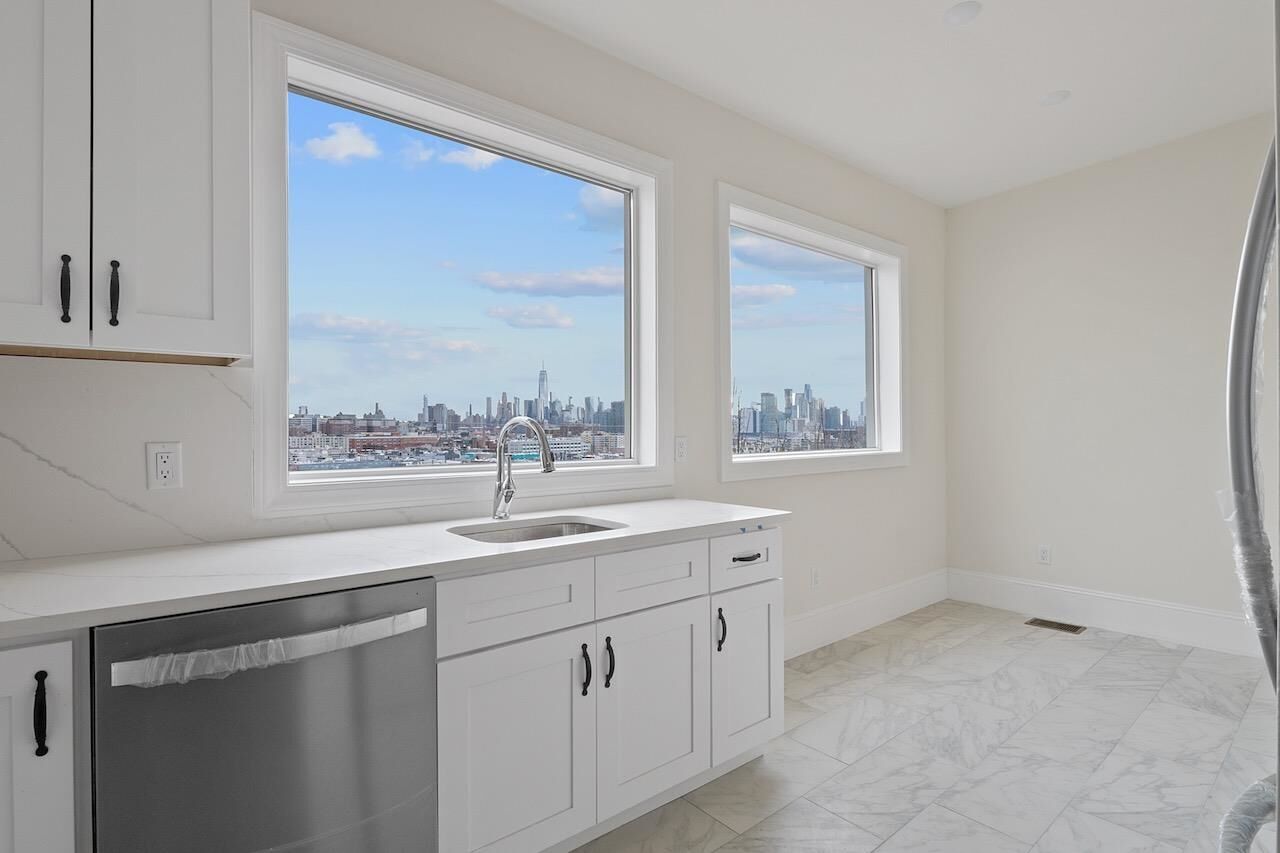 Property Photo:  386 Ogden Ave 1  NJ 07307 