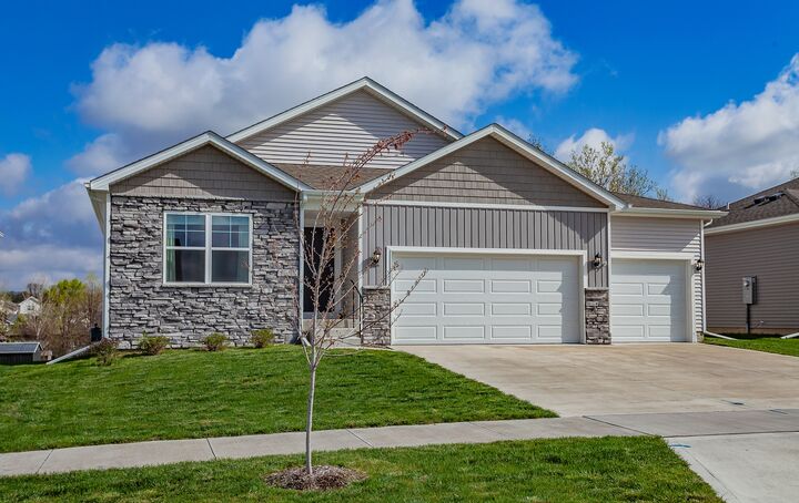4944 Grandview Avenue  Des Moines IA 50317 photo