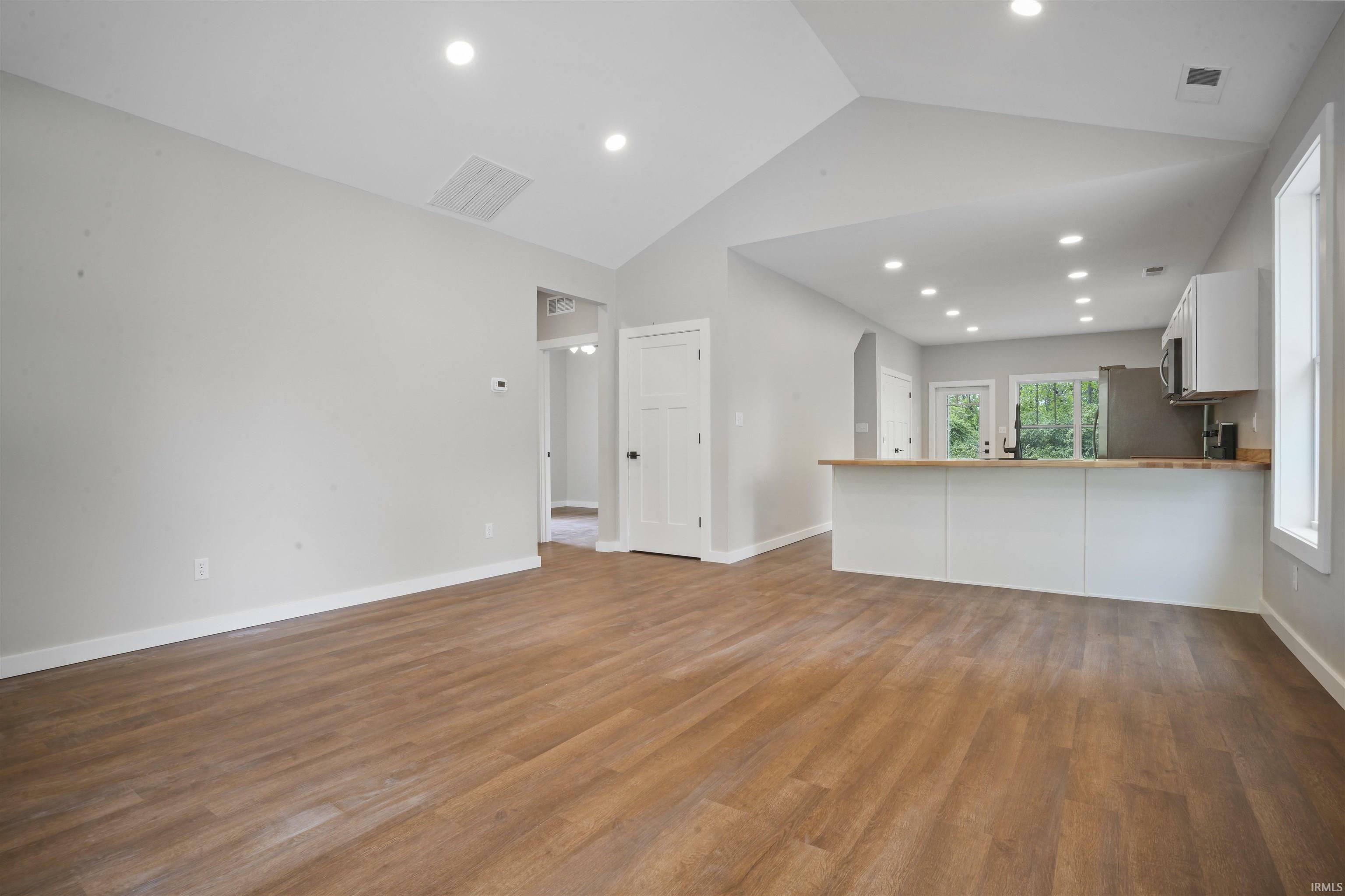 Property Photo: 816 E Emerson Street IN 47670
