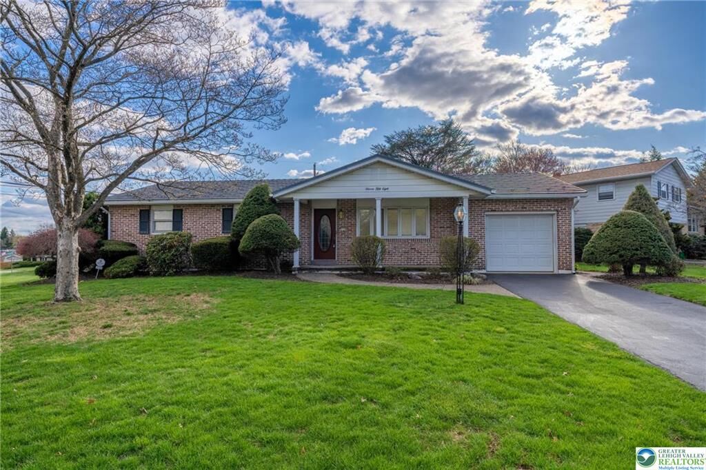 Property Photo:  1158 Lark Drive  PA 18017 