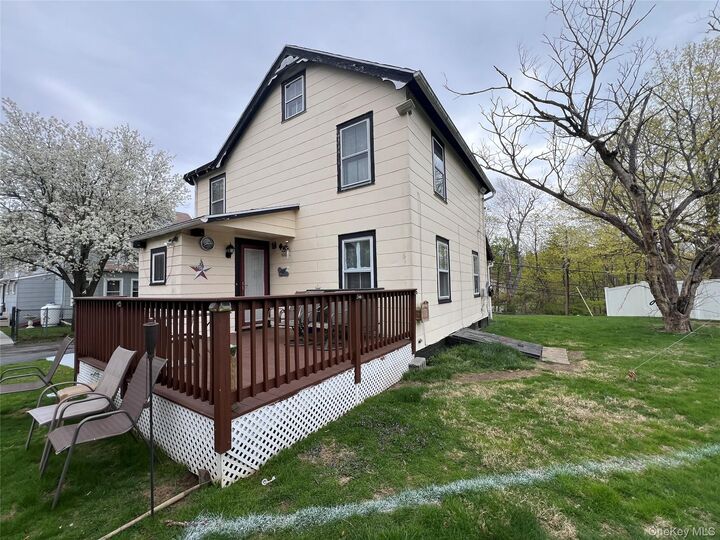 Property Photo:  1731 Maple Ave Maple Avenue  NY 10566 