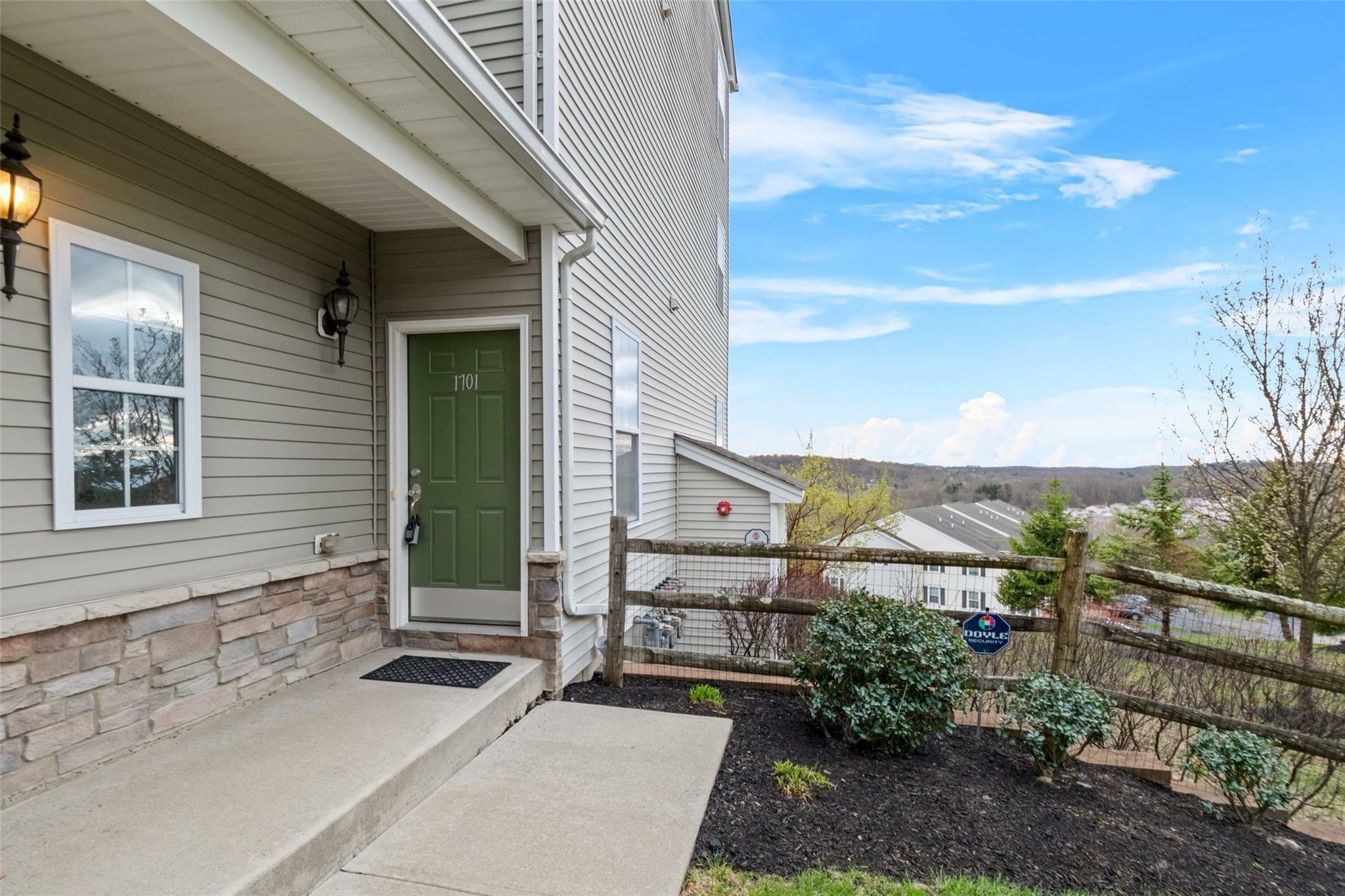 Property Photo: 1701 Hawthorn Way NY 12553