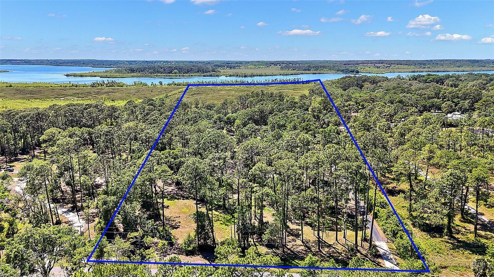 Property Photo: 40325 Emeralda Island Road FL 34788