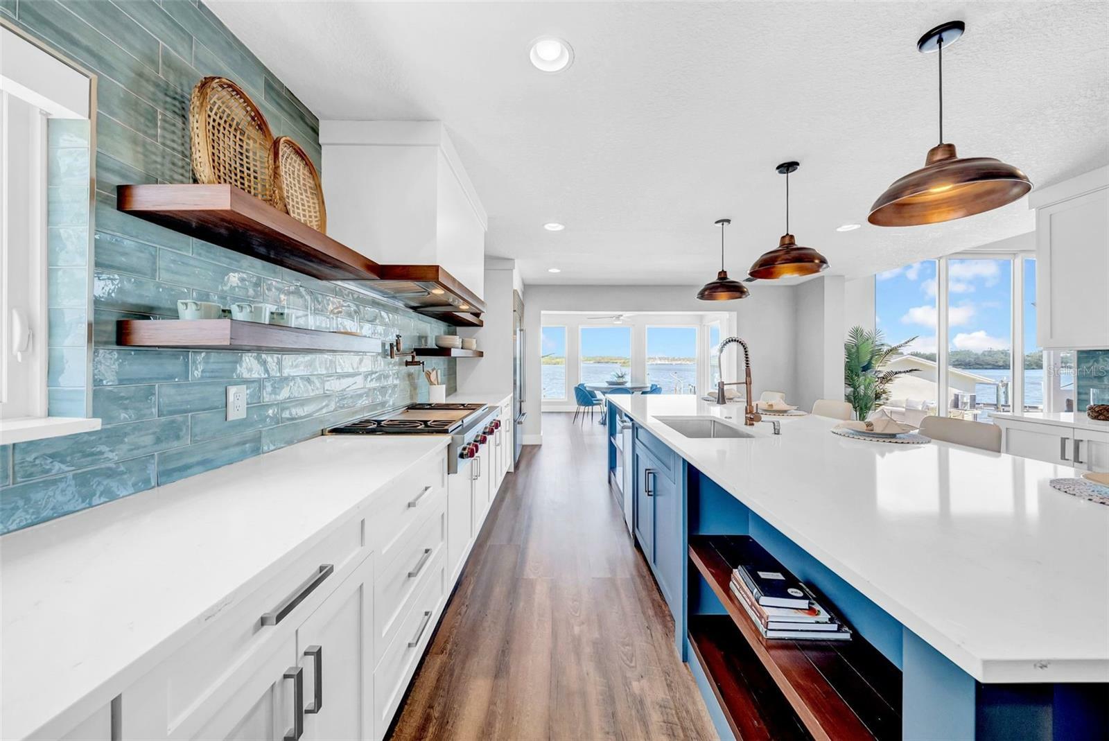 Property Photo: 915 Bayshore Drive FL 34689