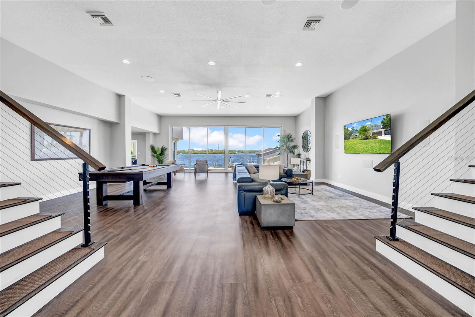 Property Photo: 915 Bayshore Drive FL 34689