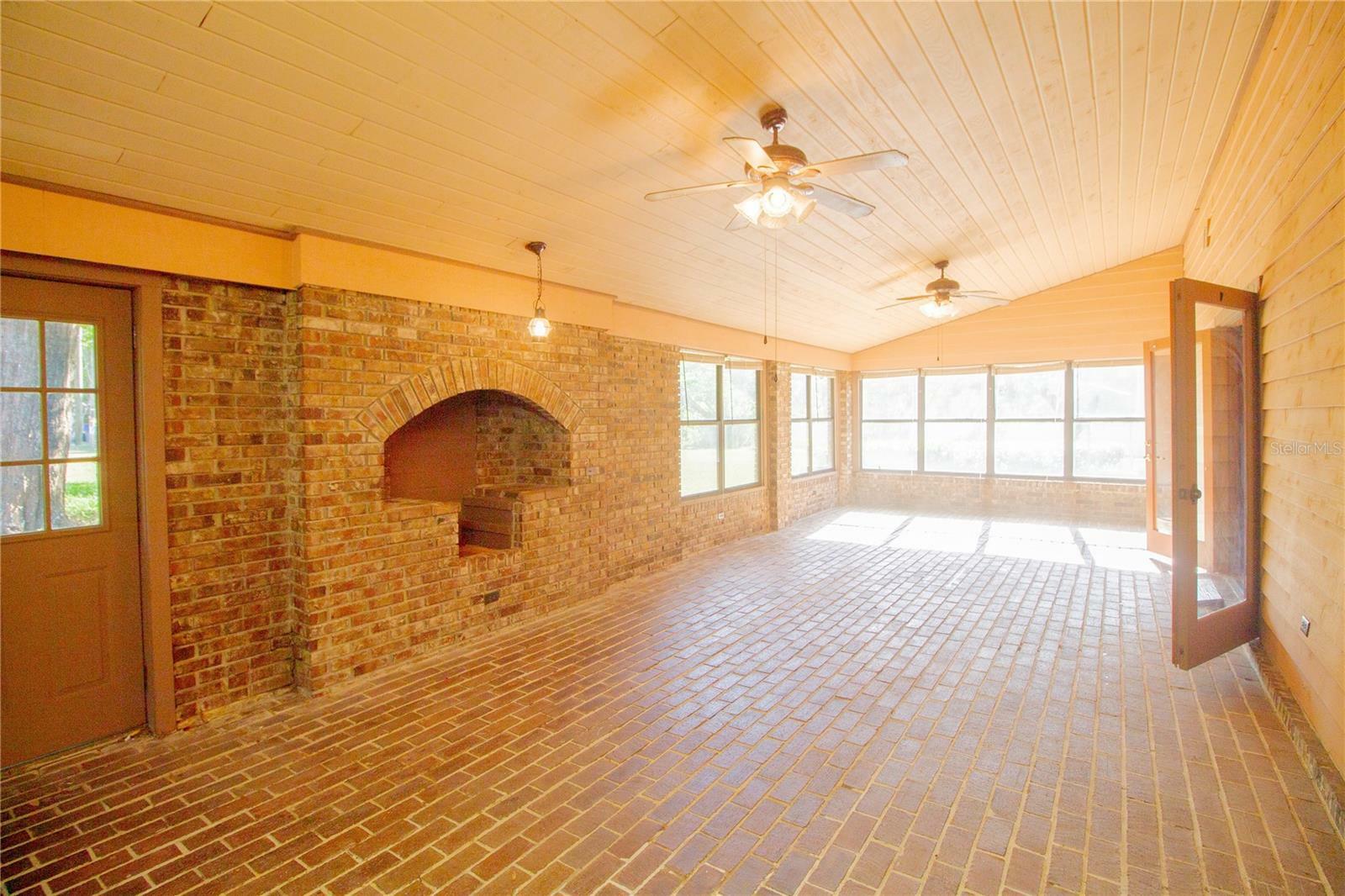 Property Photo: 2112 Robie Avenue FL 32757