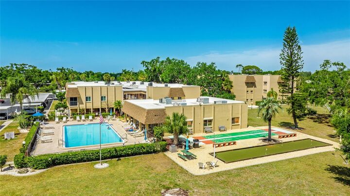 Property Photo: 1330 Glen Oaks Drive E 374D FL 34232