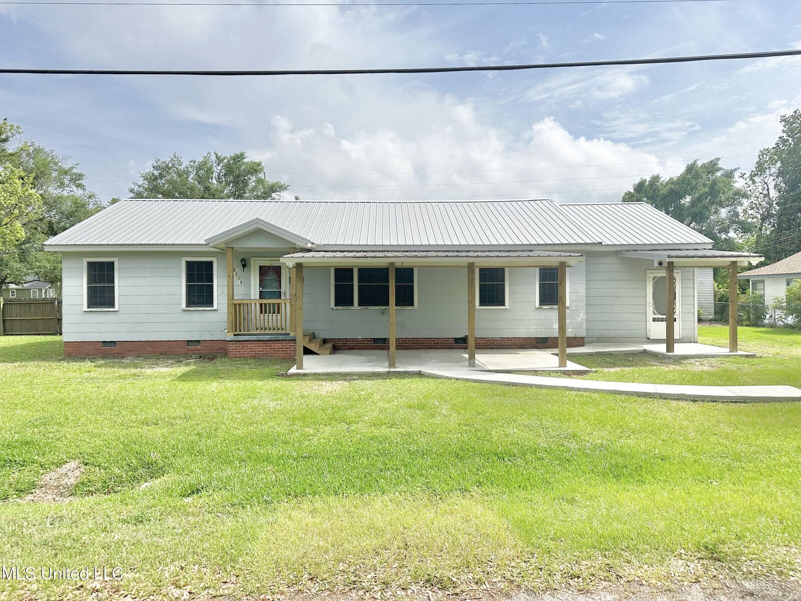 Property Photo: 2101 20th Street MS 39501