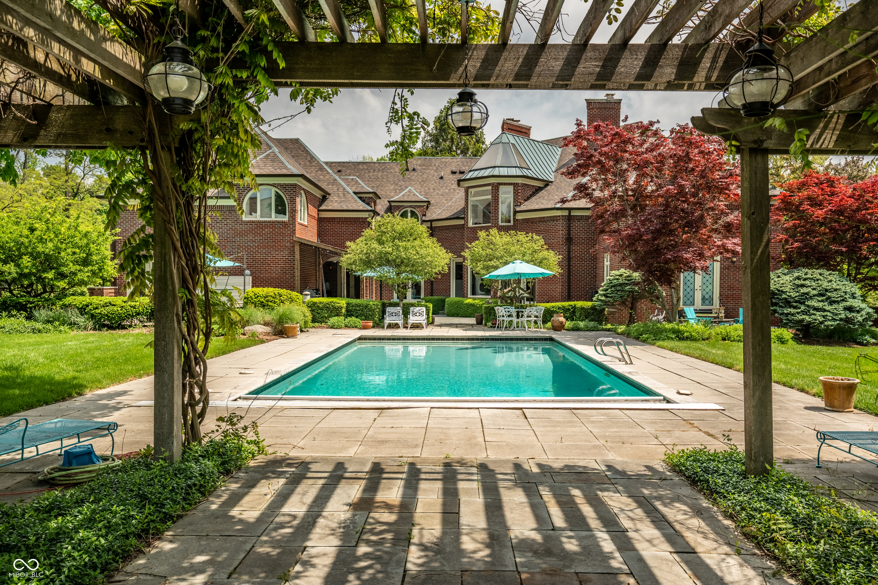 Property Photo: 290 Breakwater Drive IN 46037