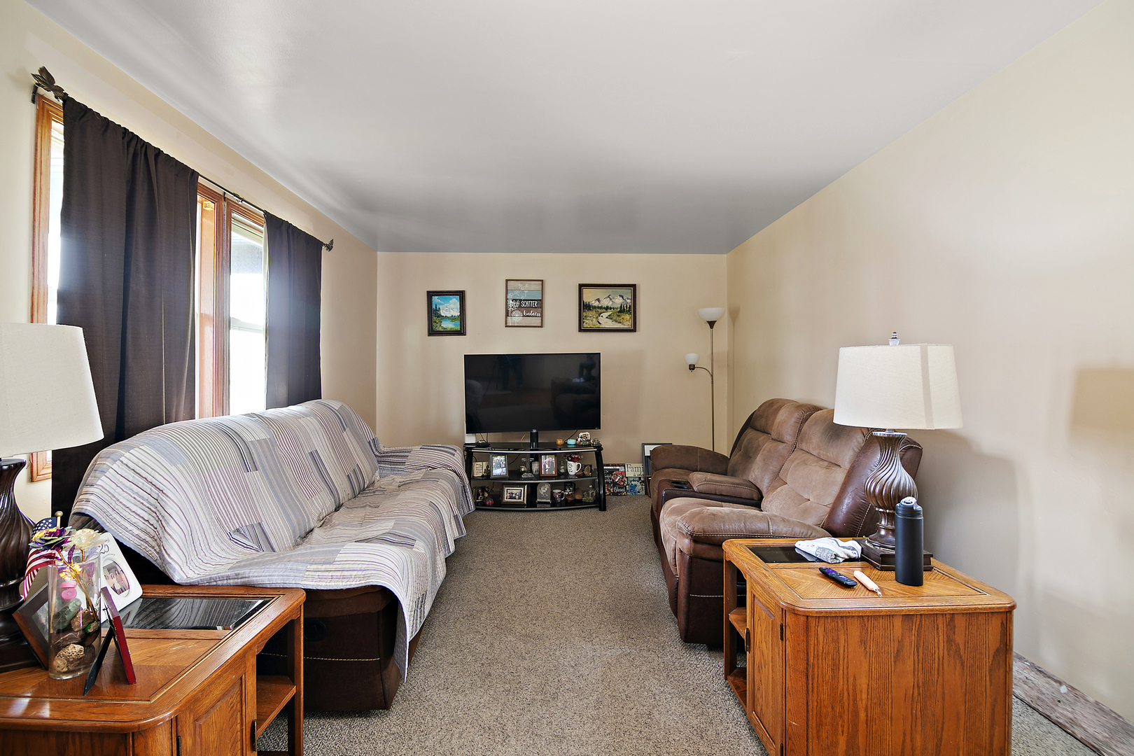 Property Photo: 1320 S 3rd Avenue IL 60901