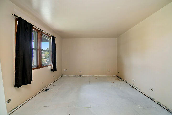Property Photo: 1320 S 3rd Avenue IL 60901