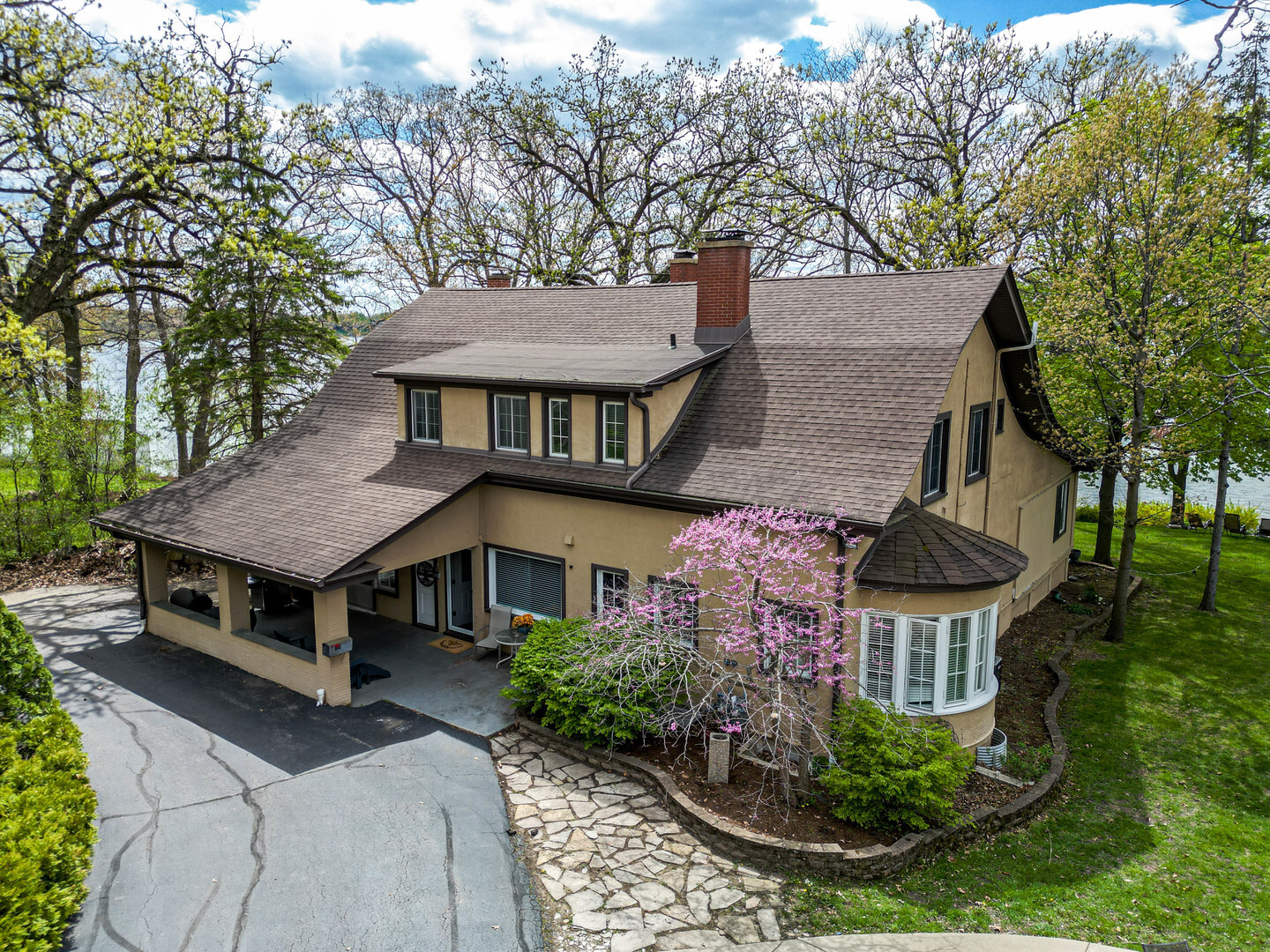 Property Photo: 1046 N Hainesville Road IL 60073
