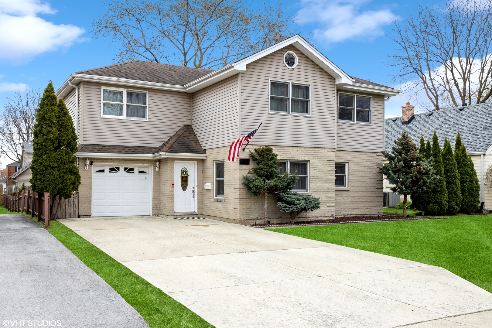 Property Photo: 641 8th Avenue IL 60525