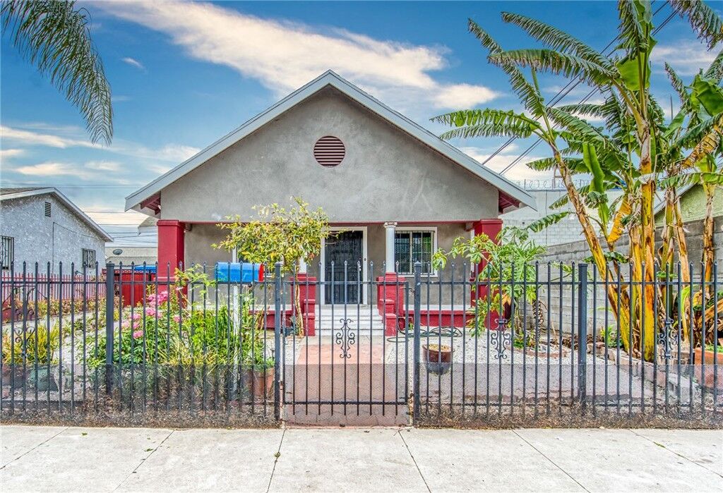 Property Photo:  116 E 71st Street  CA 90003 