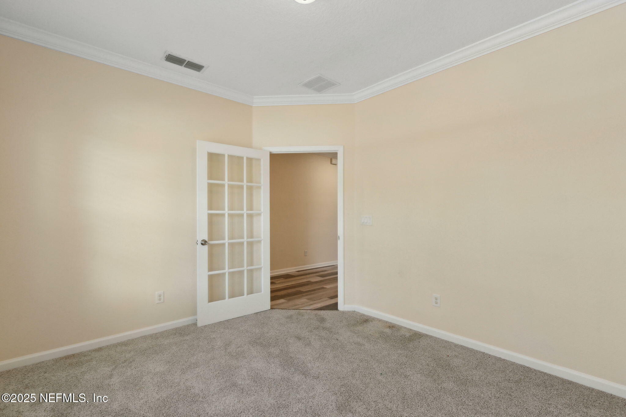 Property Photo: 10117 Bedford Lakes Court FL 32222