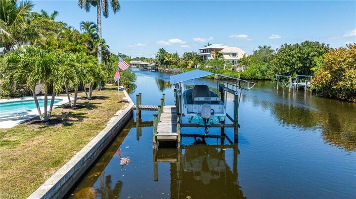 Property Photo: 27246 Patrick St FL 34135
