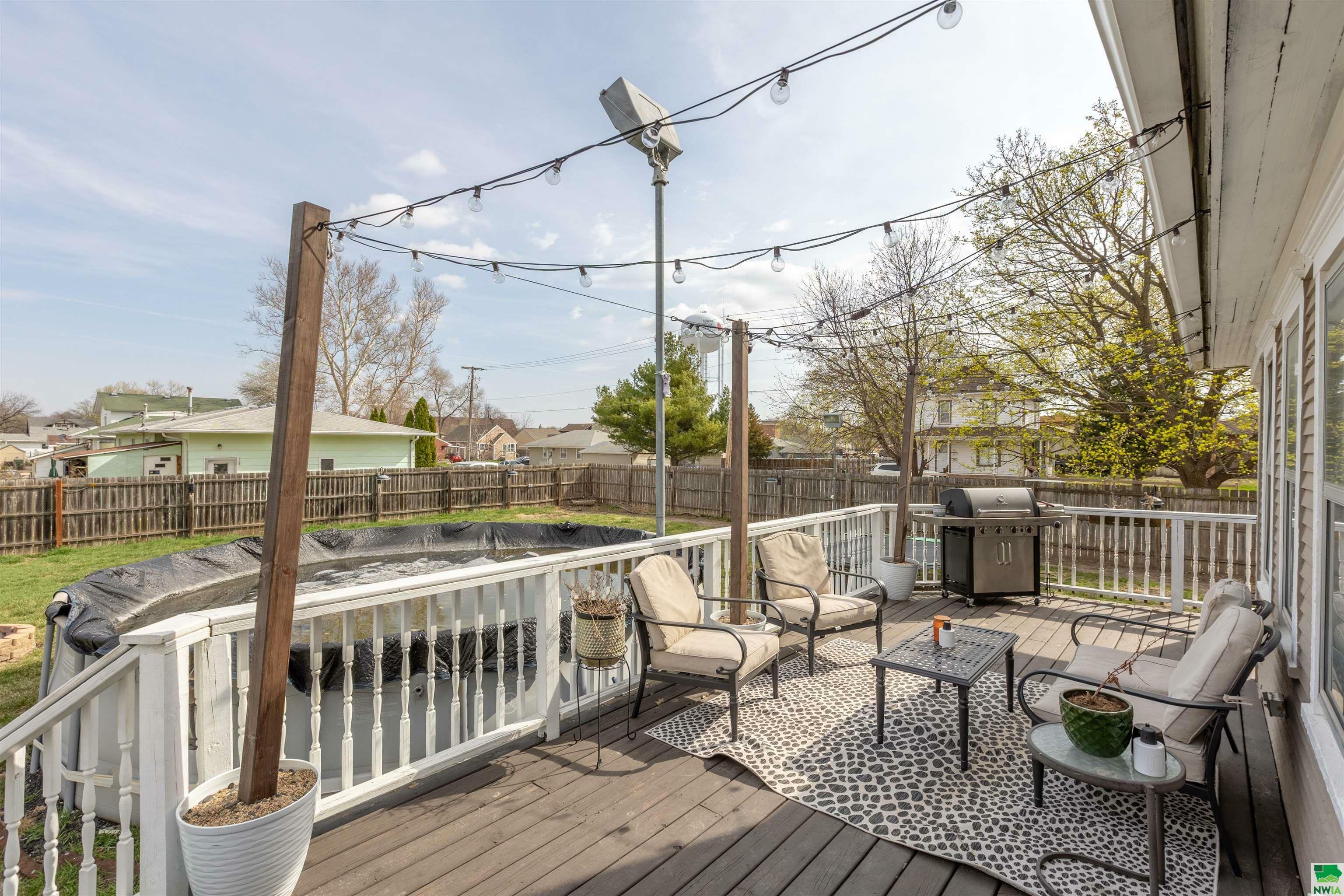 Property Photo: 305 W 17th Street NE 68776