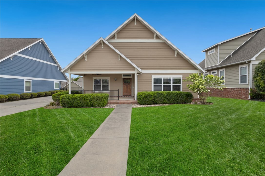 Property Photo: 5808 W Willow Street AR 72758