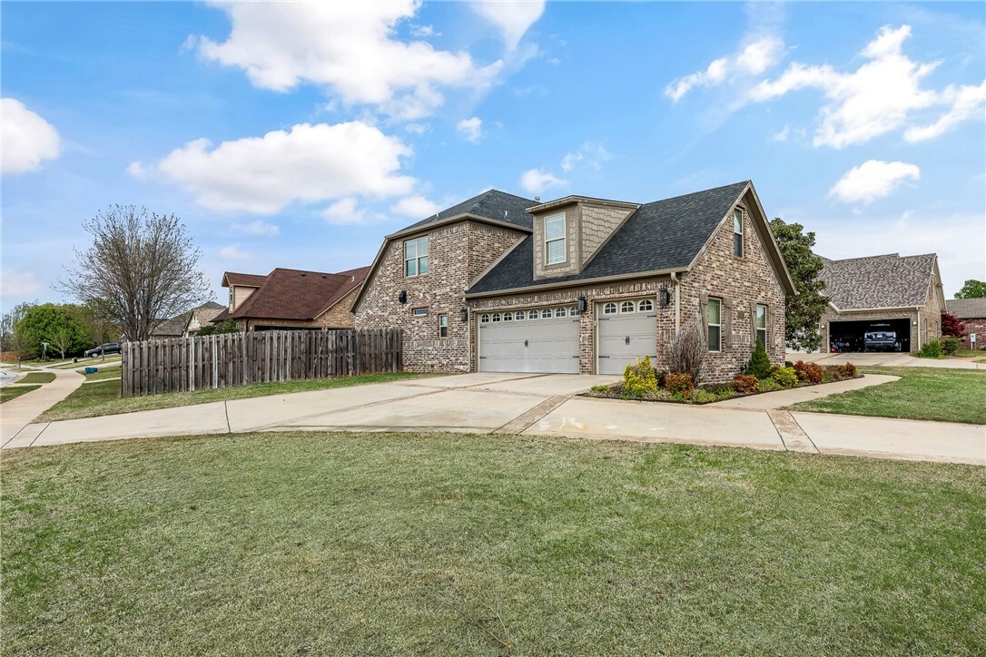 Property Photo: 3506 SW Cranbrook Avenue AR 72713