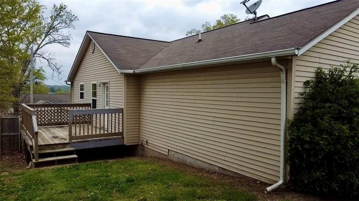 Property Photo: 424 E Womack Avenue AR 72601