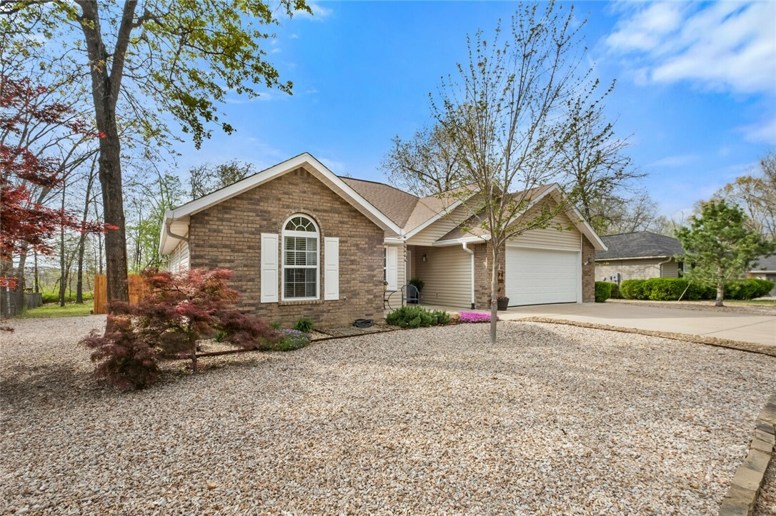 Property Photo:  16 Caxton Lane  AR 72714 