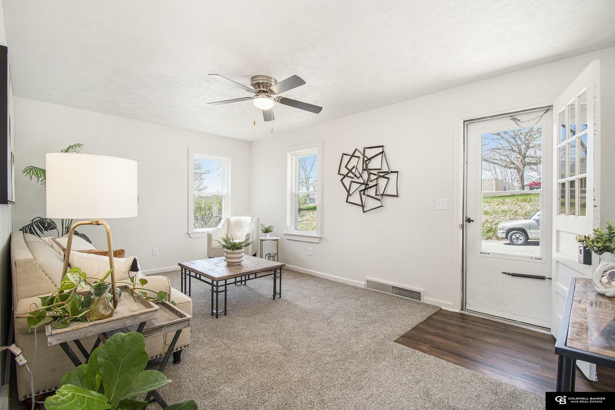 Property Photo: 707 N 11th Street NE 68048
