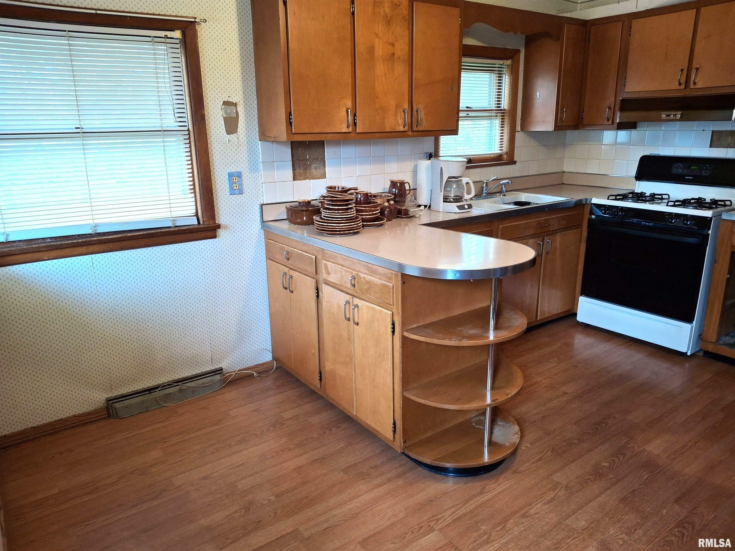 Property Photo: 10 Willow Court IL 61520
