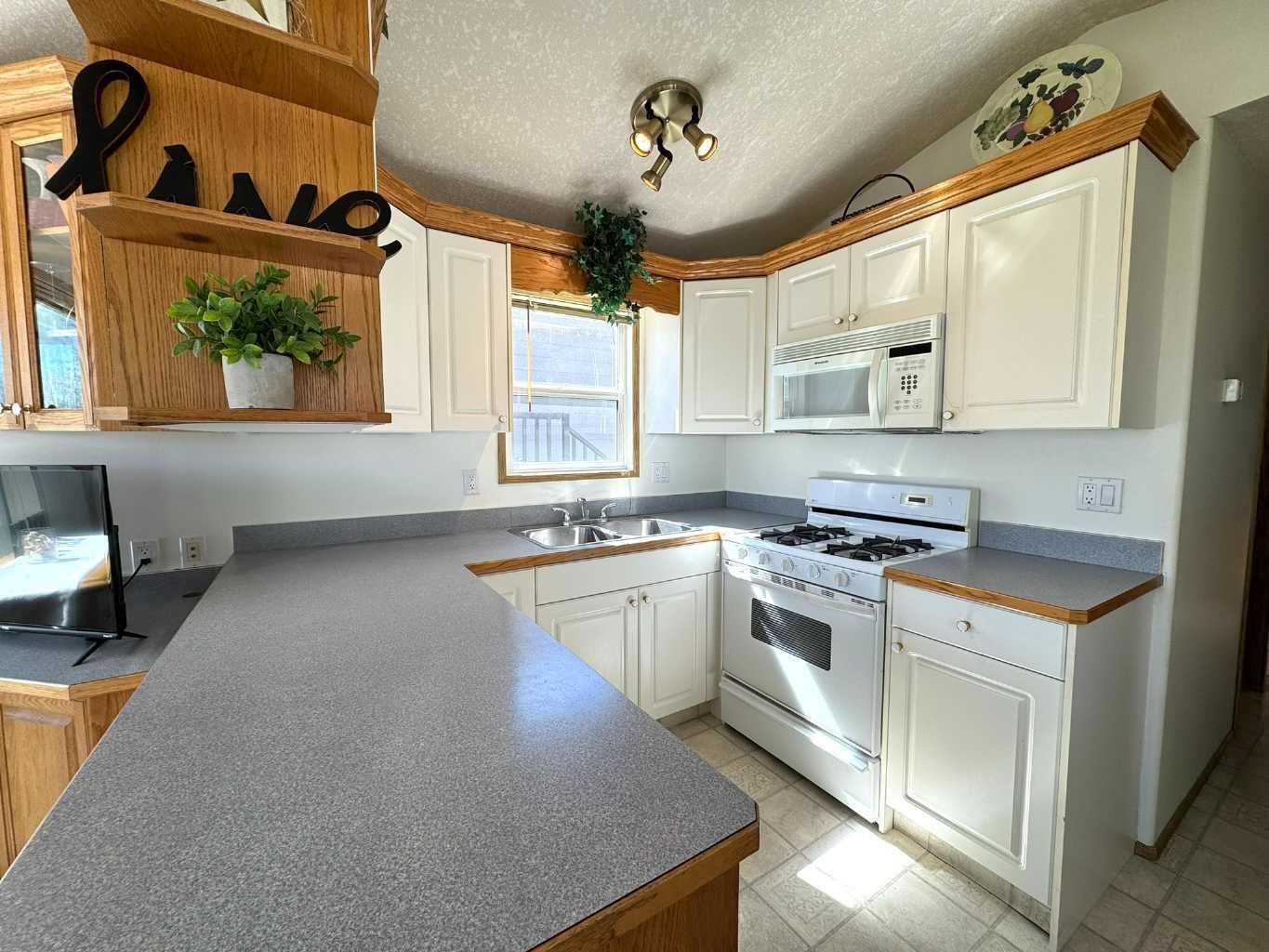 Property Photo: 35468 Range Road 30 2010 AB T4G 0M3