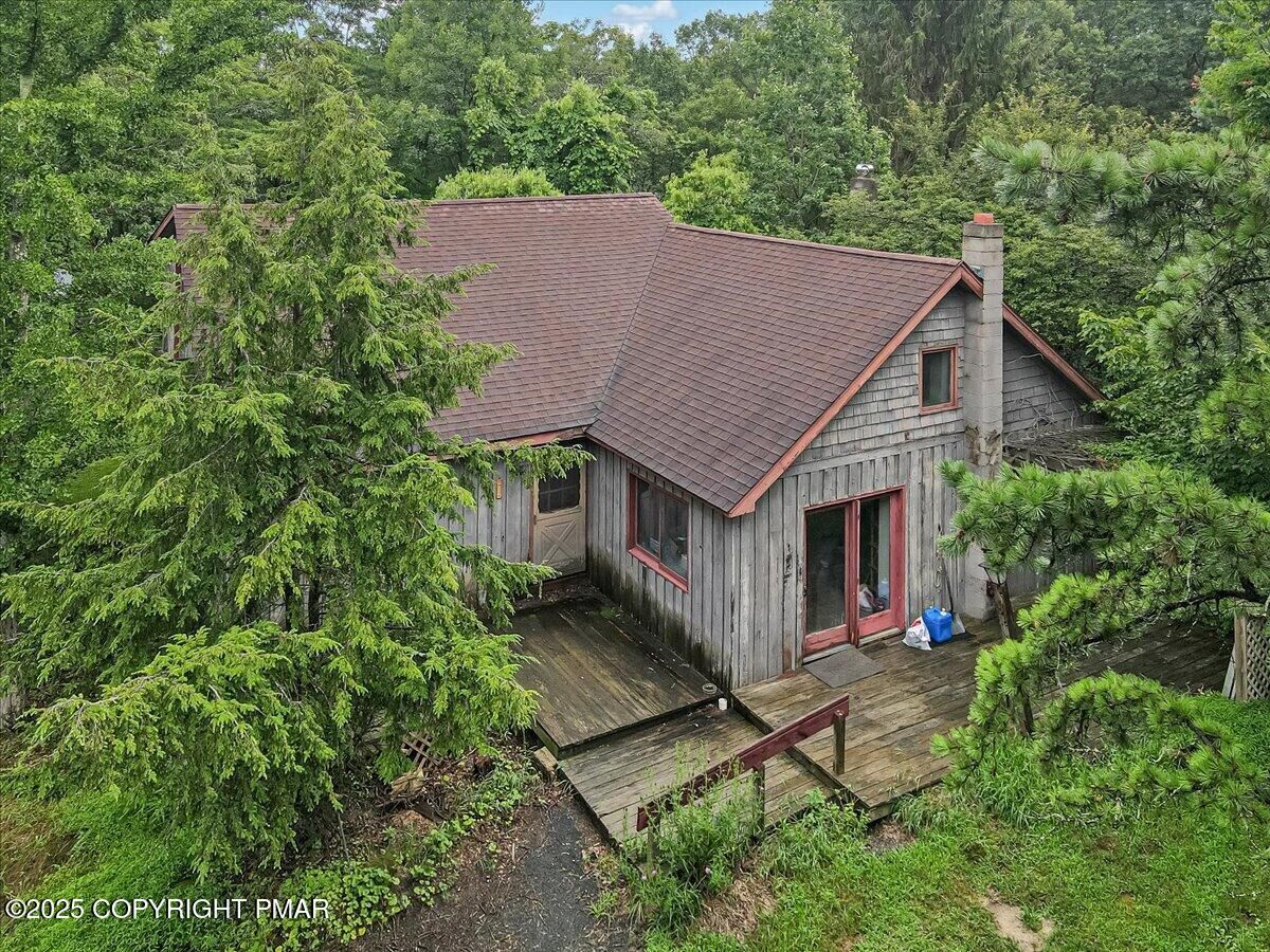 Property Photo: 216 Buckhorn Lane PA 18326