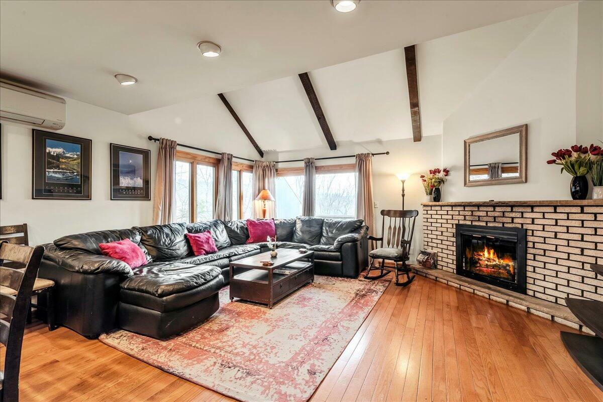 Property Photo: 31 Middle Village Way PA 18372