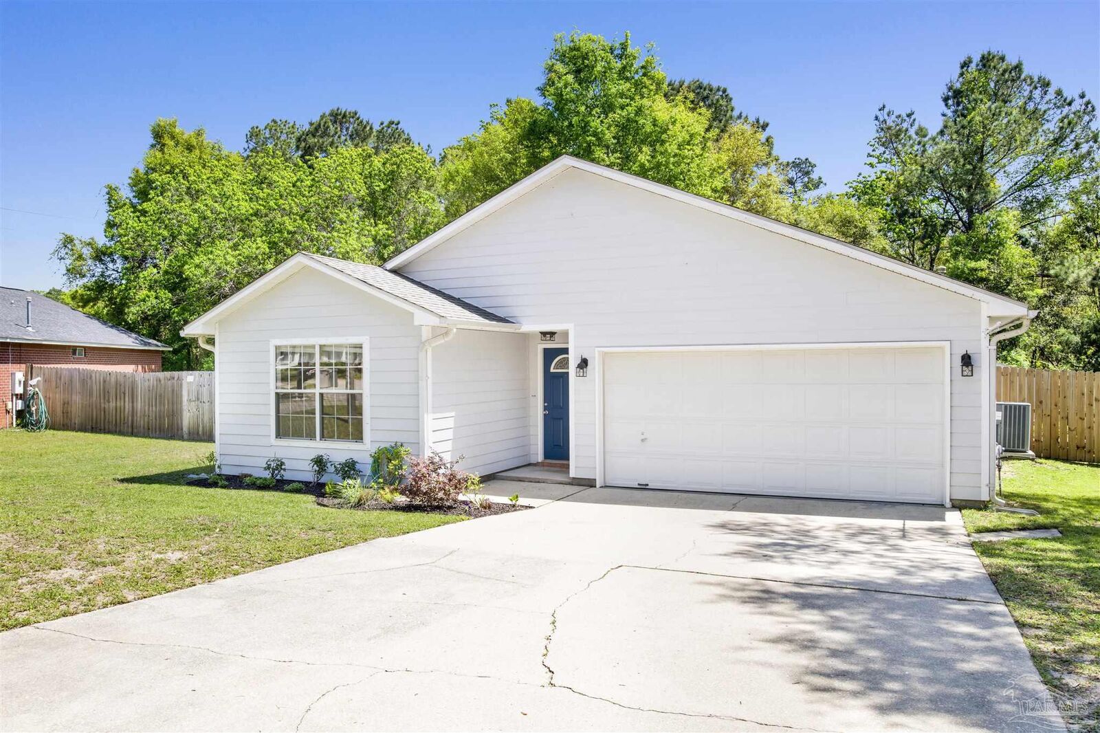 Property Photo: 2049 Sequoia Cir FL 32526