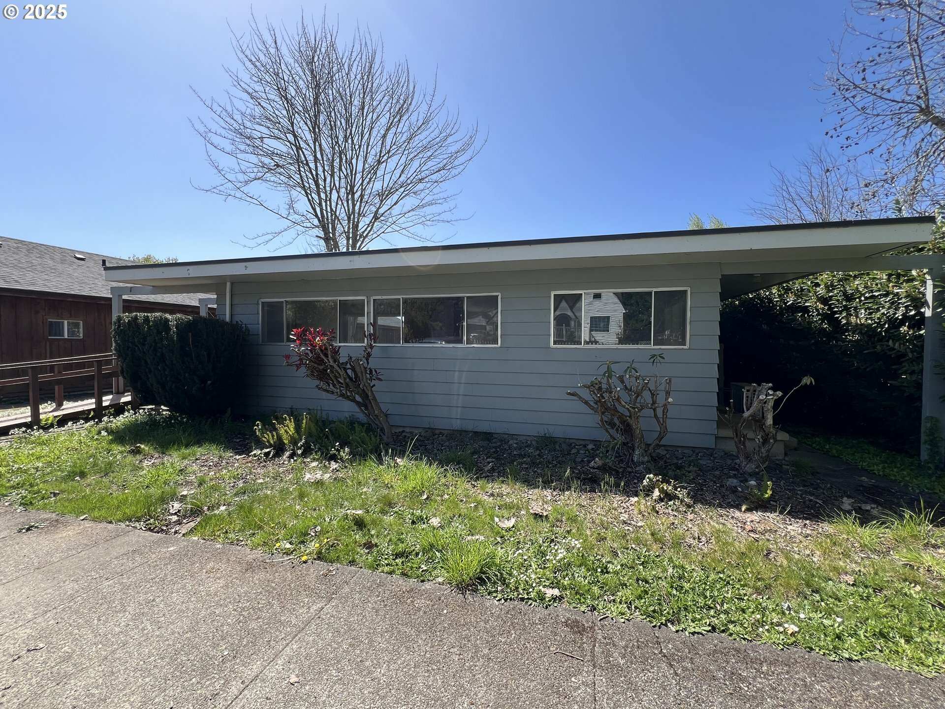 Property Photo: 259 N Henry St OR 97423
