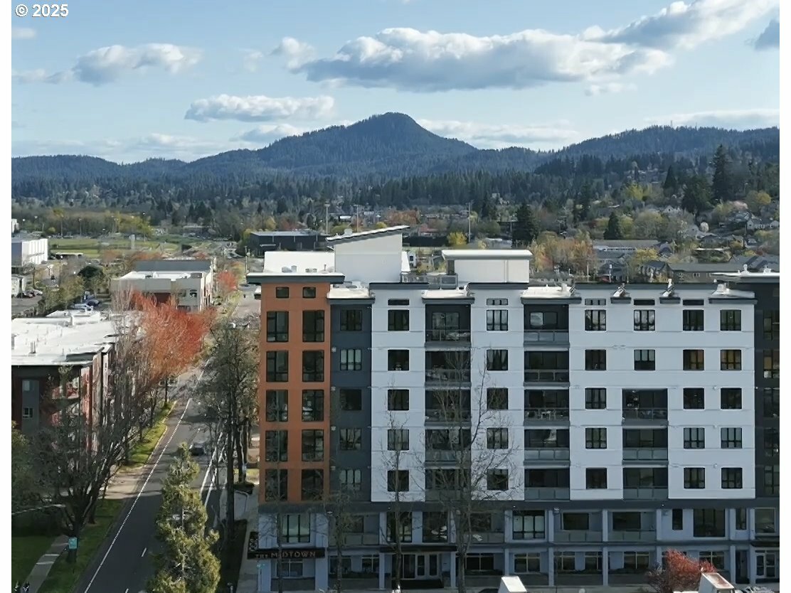 Property Photo: 1600 Pearl St 606 OR 97401