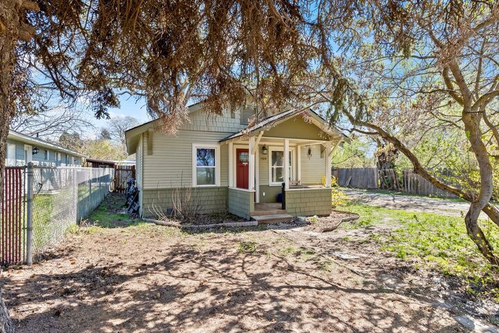 Property Photo:  1500 N Brooklane Street  WA 98926 