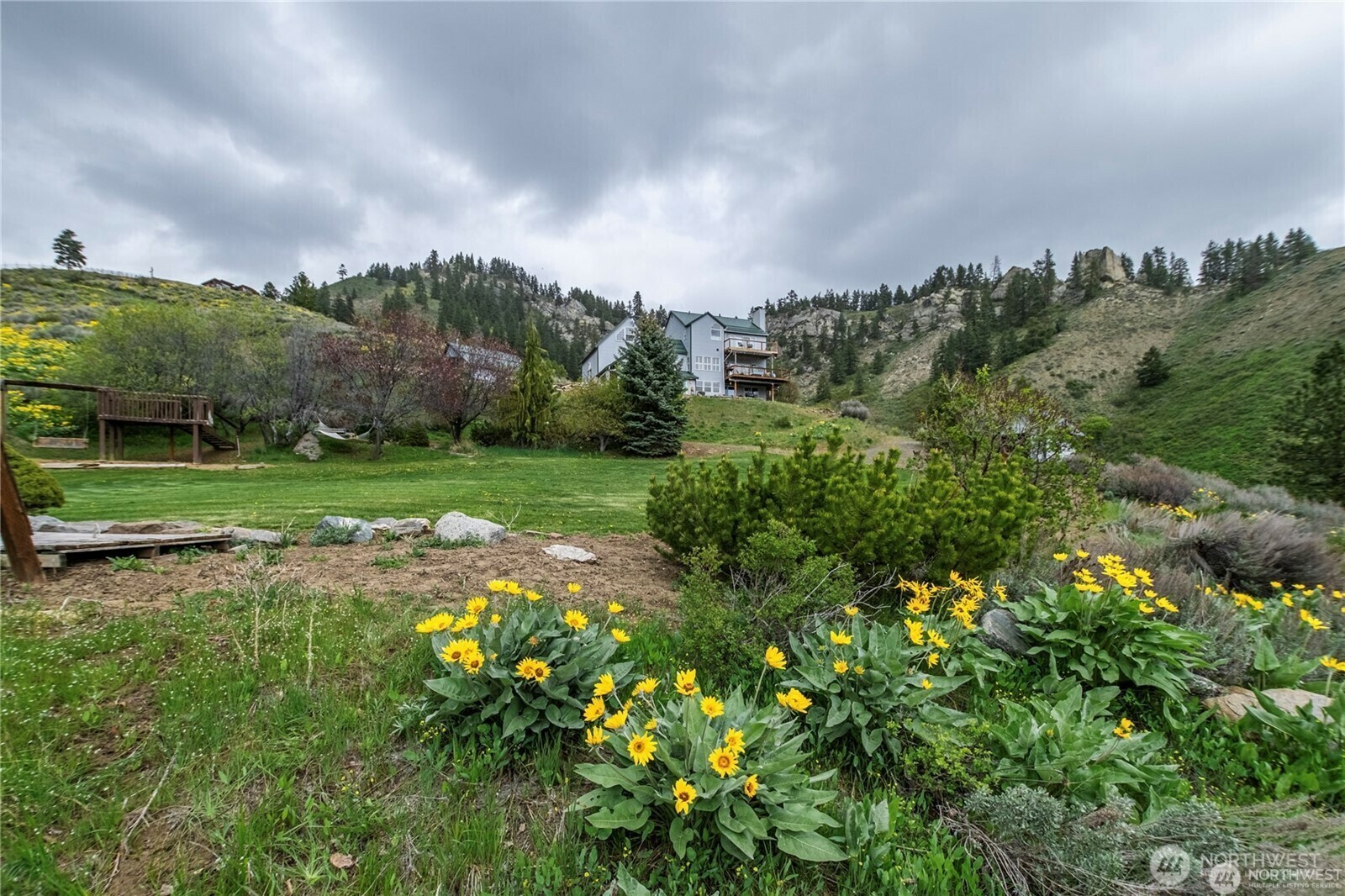 Property Photo: 9505 Plateau Road WA 98815