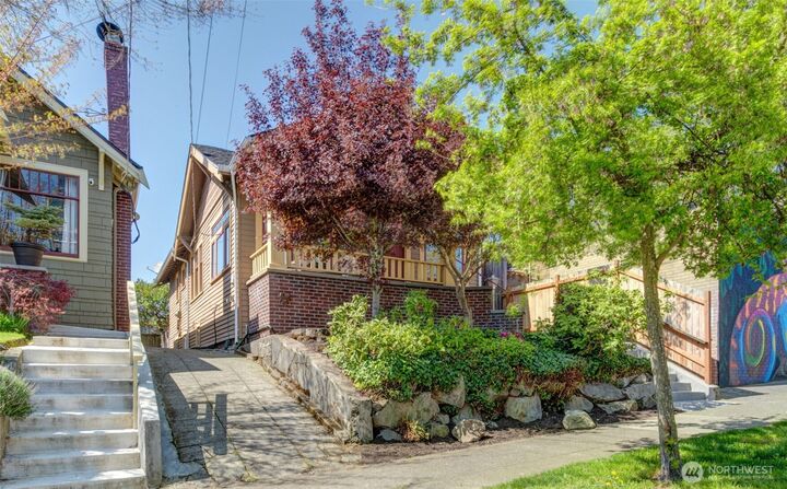 Property Photo: 4429 4th Avenue NE WA 98105