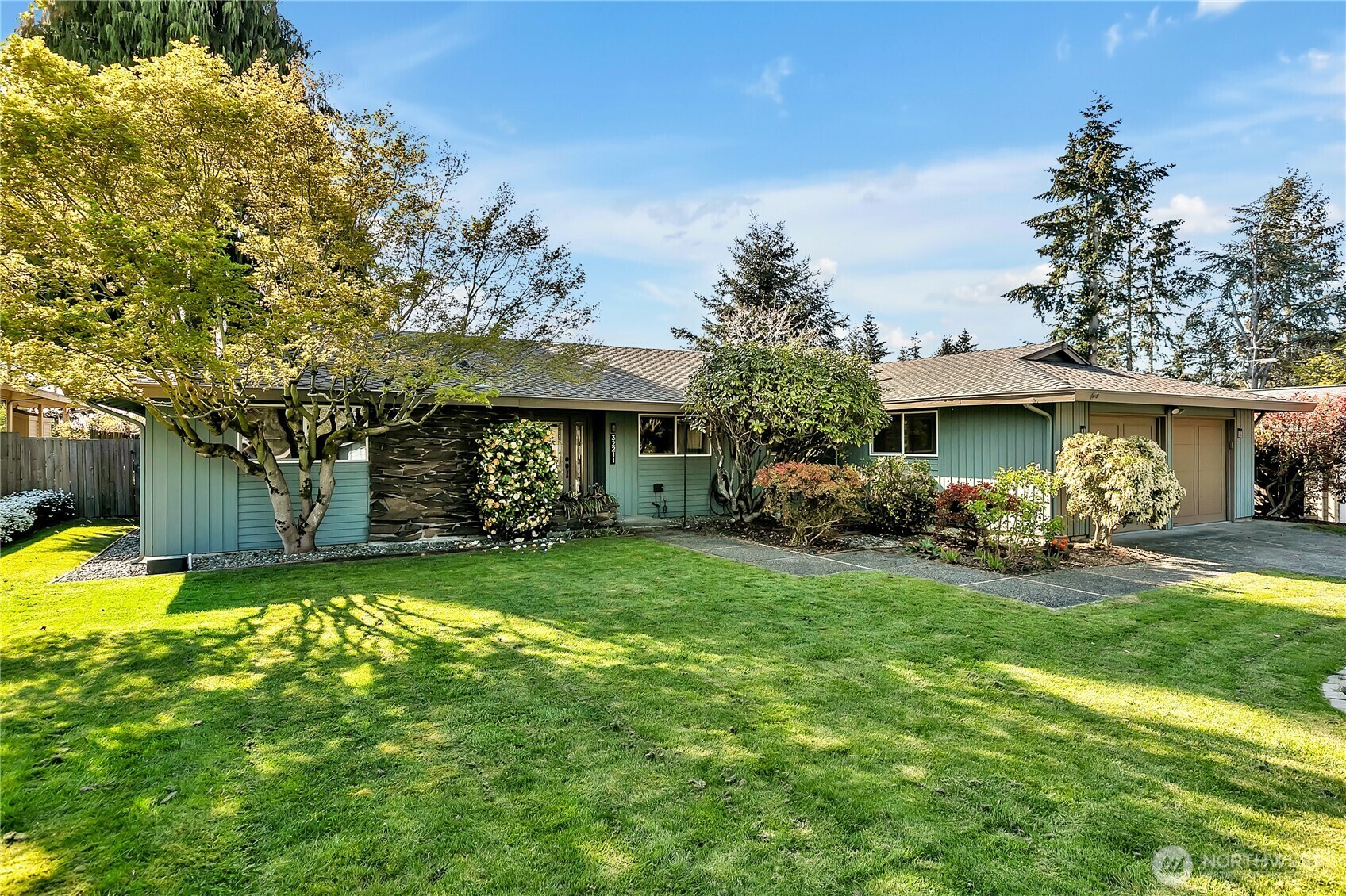 Property Photo: 32211 22nd Avenue SW WA 98023