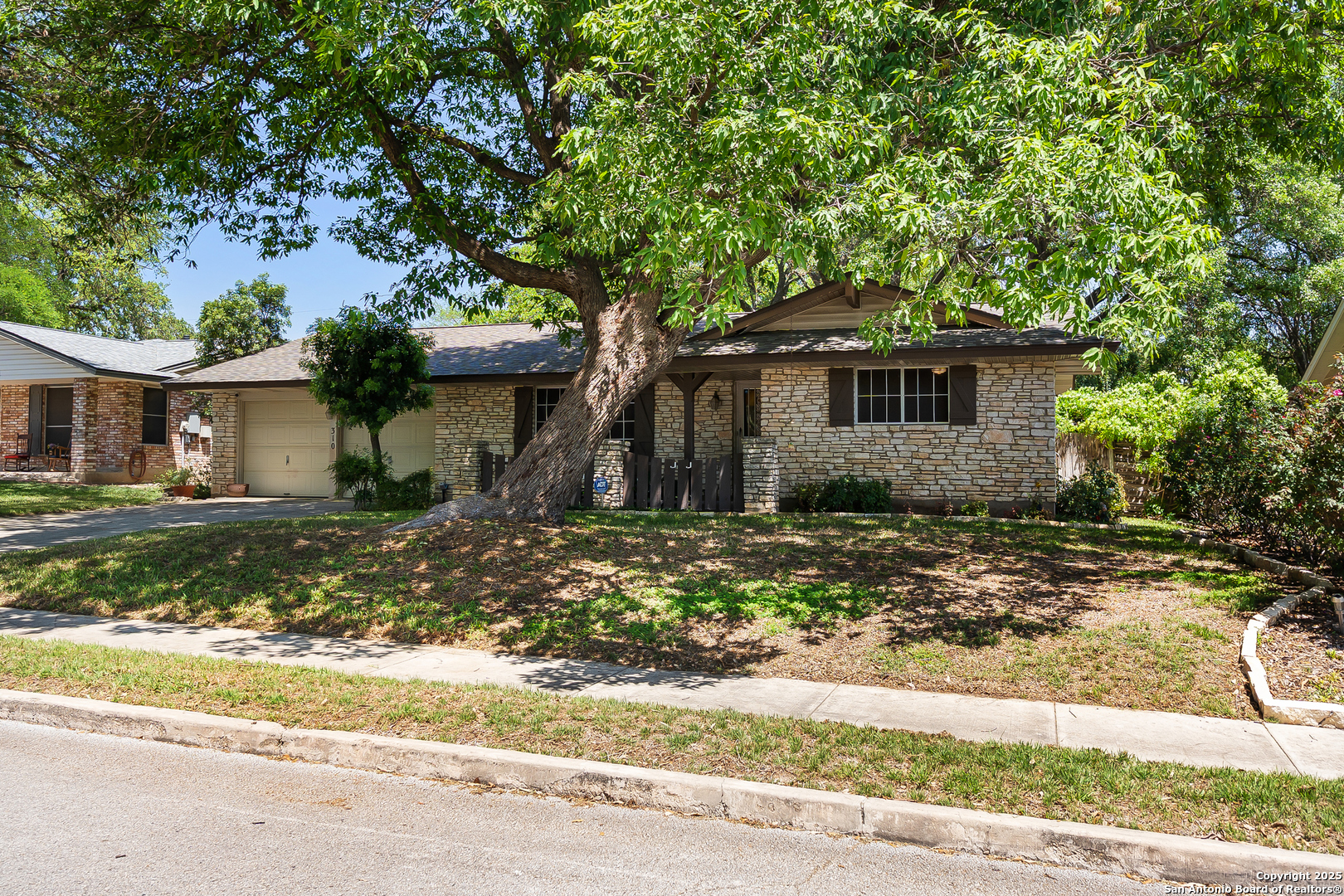 Property Photo: 310 Quivira TX 78148