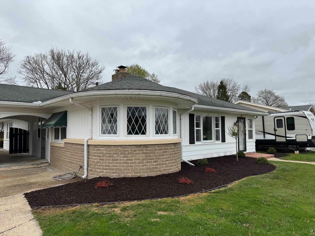 Property Photo: 1203 East Memorial Drive WI 53545